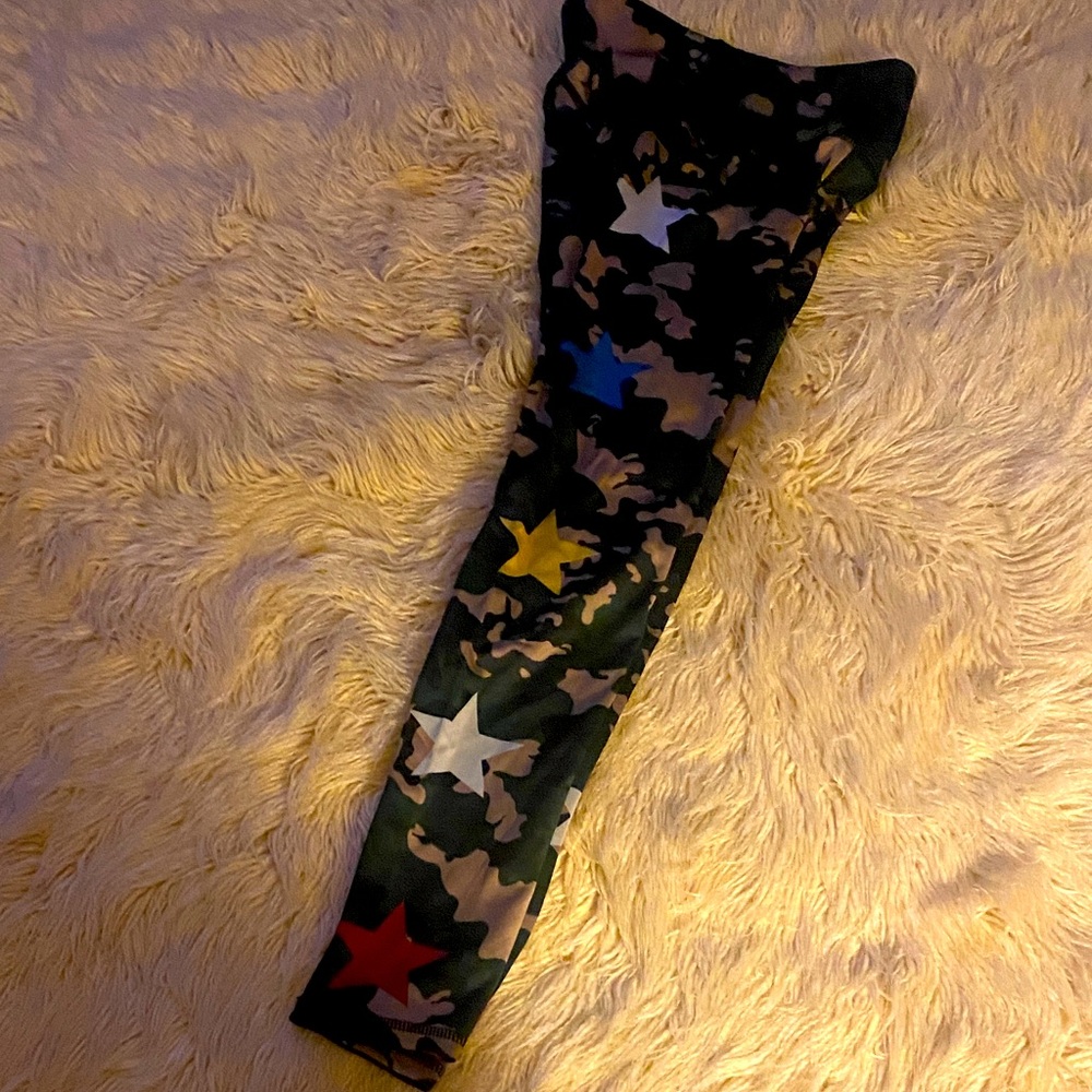 Noli Camouflage Star Print Leggings ♥️🍒♥️🍒